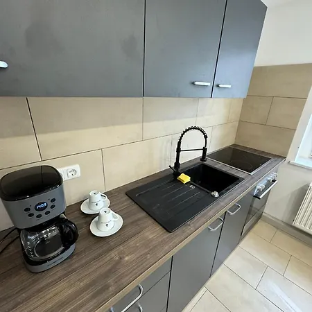 3raumwohnung Mit Balkon In Leipzig Nord Bmw, Amazon, Messe & Porsche شقة