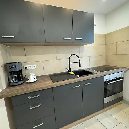 3raumwohnung Mit Balkon In Leipzig Nord Bmw, Amazon, Messe & Porsche شقة Taucha