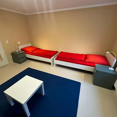 3raumwohnung Mit Balkon In Leipzig Nord Bmw, Amazon, Messe & Porsche *