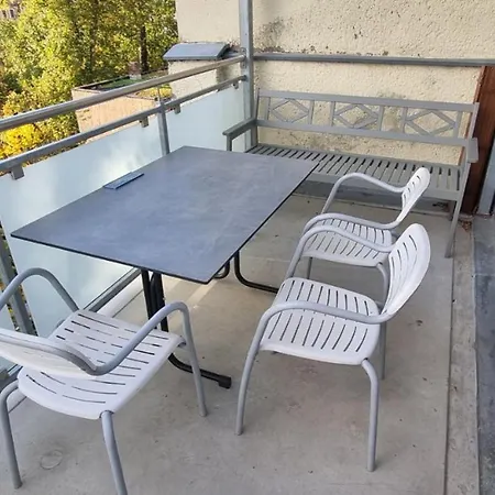 3raumwohnung Mit Balkon In Leipzig Nord Bmw, Amazon, Messe & Porsche Apartman *