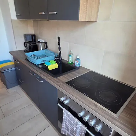 3raumwohnung Mit Balkon In Leipzig Nord Bmw, Amazon, Messe & Porsche *