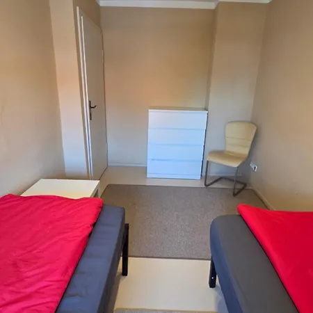 Apartamento 3raumwohnung Mit Balkon In Leipzig Nord Bmw, Amazon, Messe & Porsche *
