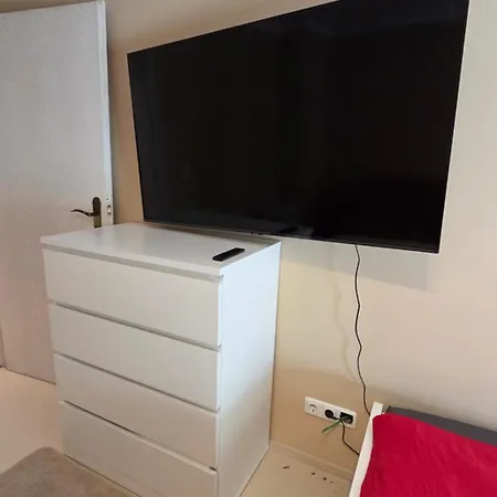 3raumwohnung Mit Balkon In Leipzig Nord Bmw, Amazon, Messe & Porsche